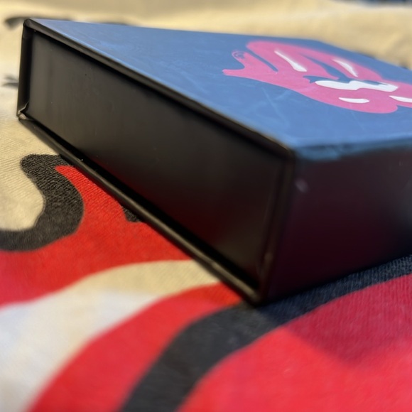 Rolling Stones Enamel Pin Box Set - Picture 5 of 6